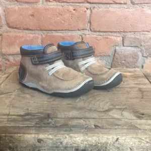 Stride rite size 6.5 toddler shoes GUC